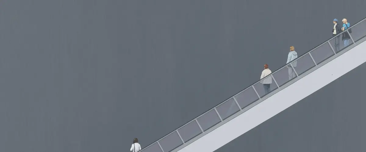 Menschen auf einer Treppe vor grauem Hintergrund