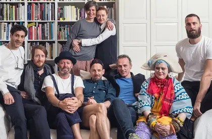 Gruppenbild der Designer und Kuratoren der Ausstellung