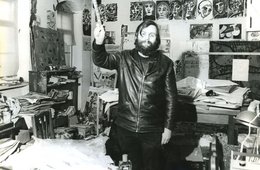 A.R. Penck in seinem Atelier, Gostritzer Straße 92, Dresden, zwischen 1977 und 1980 Penck im Atelier
